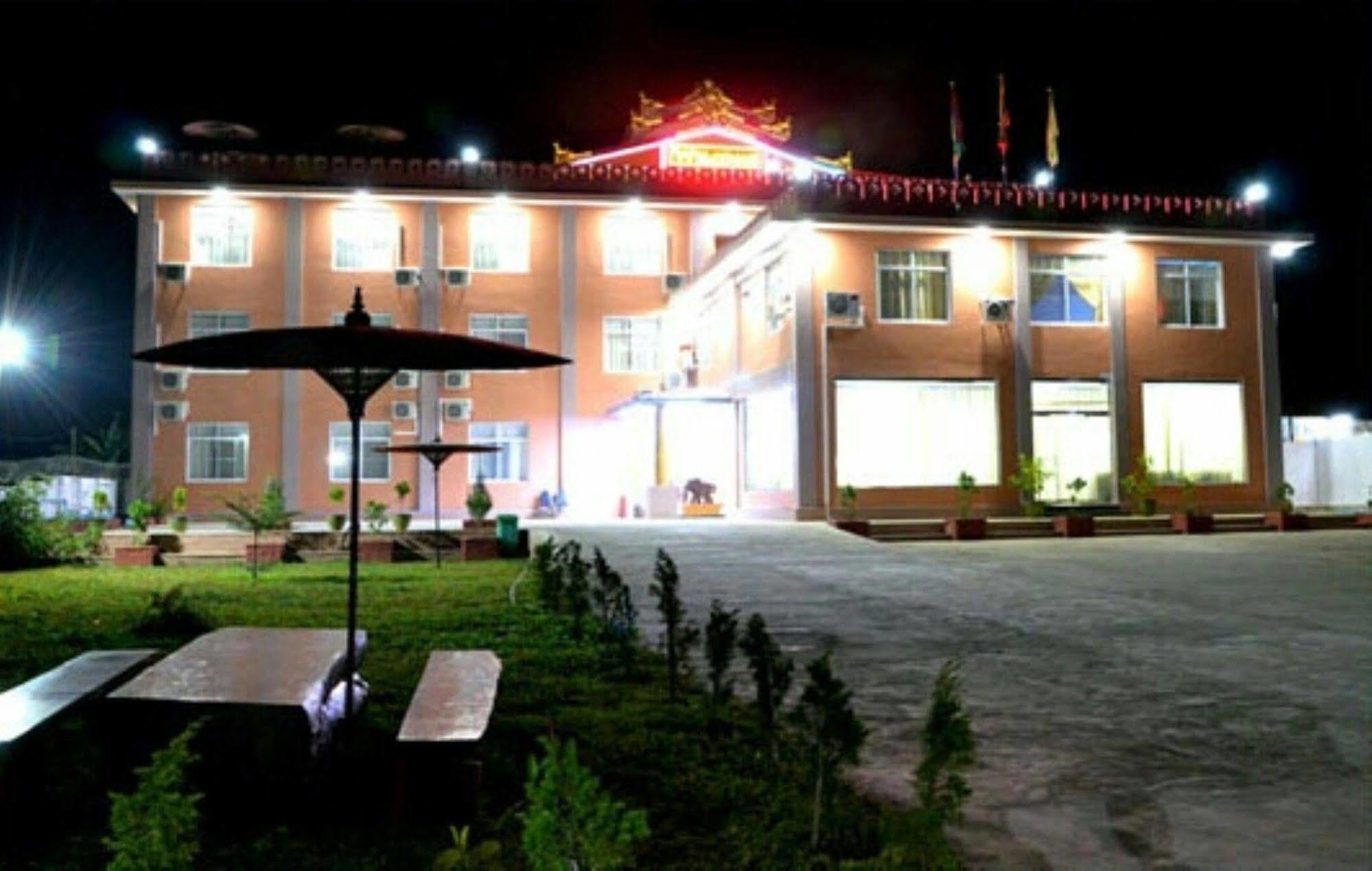 Myat Nan Taw Hotel Loikaw Exteriör bild
